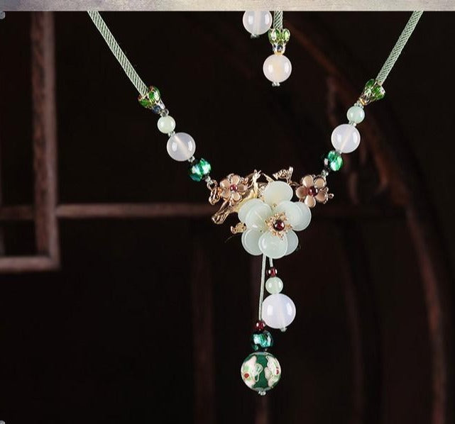 Elegant Green Agate Flower Necklace