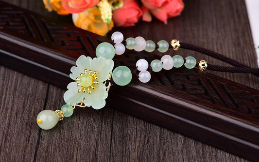 Charming Perfections High Quality Natural Green Jade Flower necklace Jewelry with wooden art background Pure Natural Stone Crystal Beauty Jewelry. Perfect for Birthday Gifts, Anniversary, Black Friday, Christmas, or any Occasion. Perfect Present for a Loved one. Fashion and Style. Very Fashionable for that special someone.